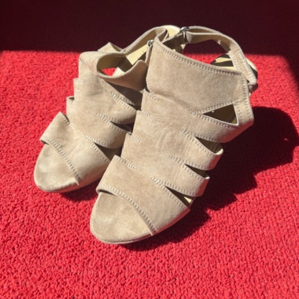 Naturalizer Tan Chunky Heel Sandal - Womens size 7M